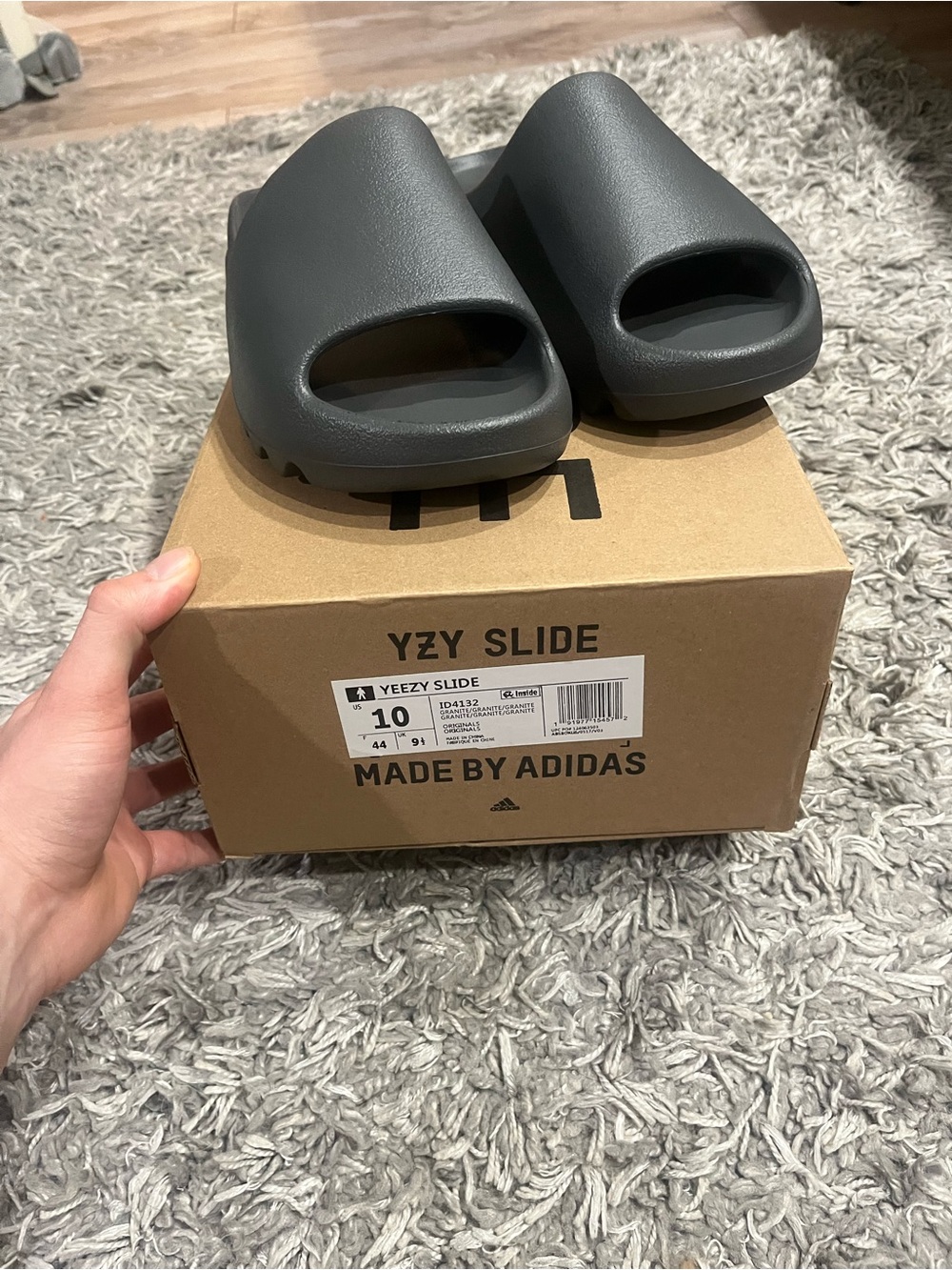 Yeezy slide size 10 granite - Picture 7 of 10